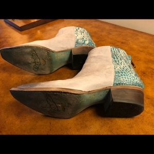 Freebird “Rule” Multi Grey ankle Boot